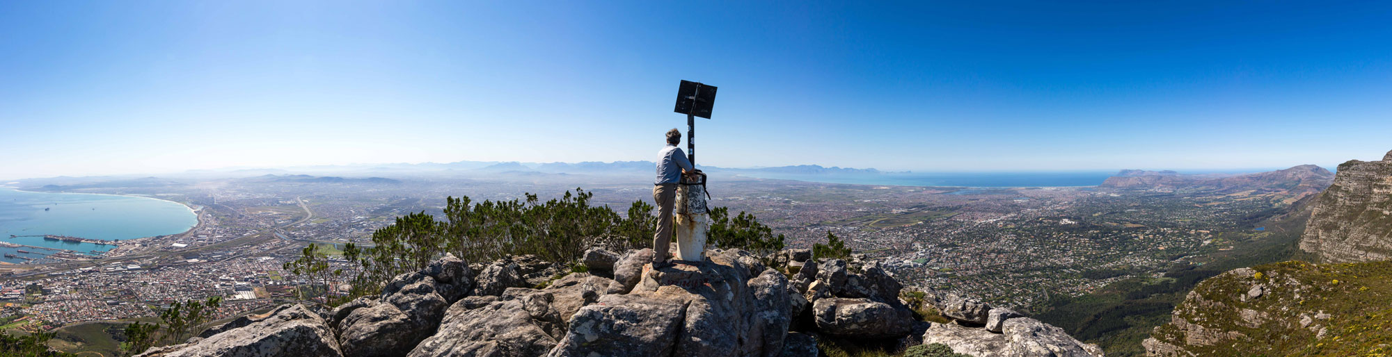 cape-town-skyline-traverse-devils-peak-summit-pano