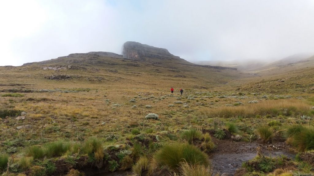 cockade-pass-day-3-escarpment-hike