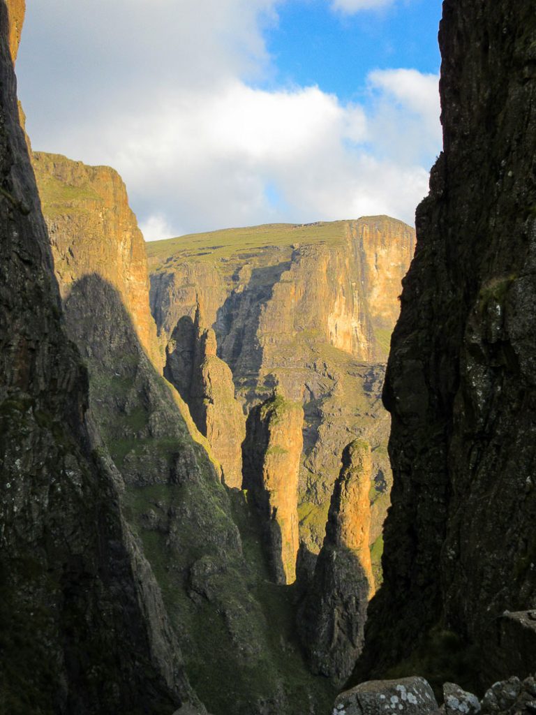 drakensberg-passes-black-and-tan-wall