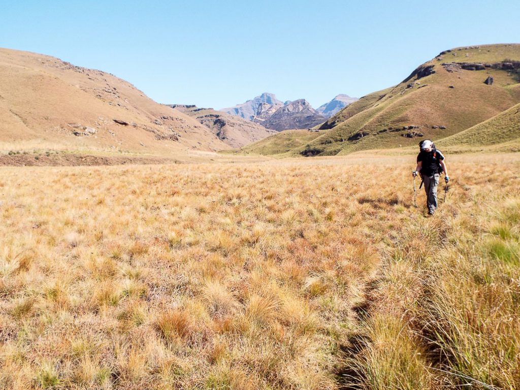 drakensberg-passes-slab-cave-bushmens-nek