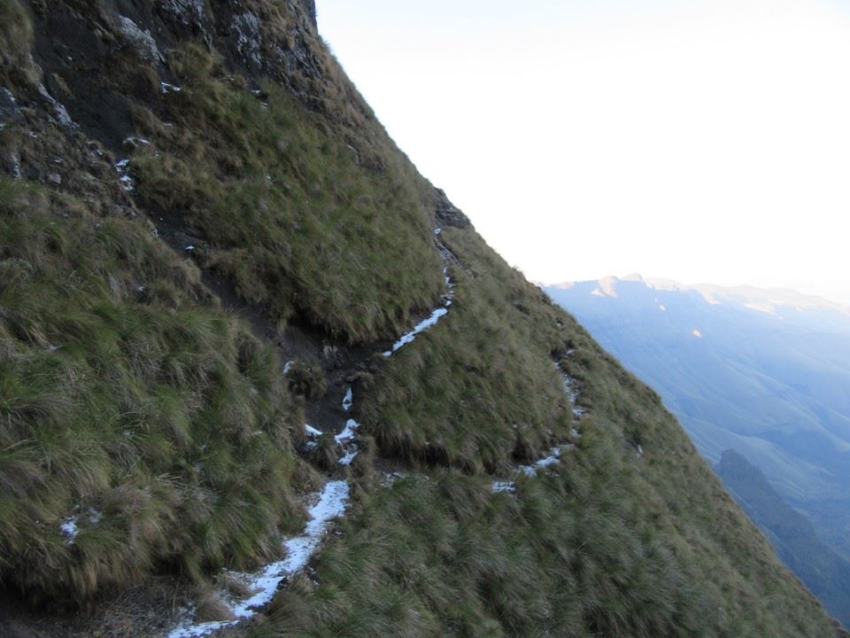 drakensberg-xeni-pass-icy-trail