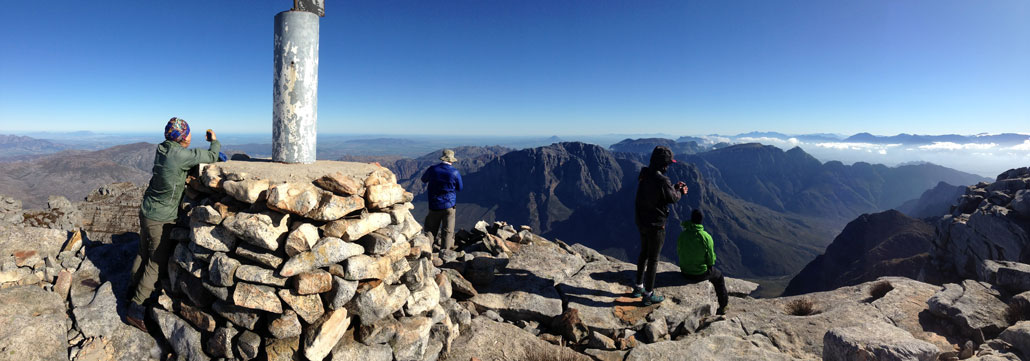 du-toits-peak-summit-view-pano