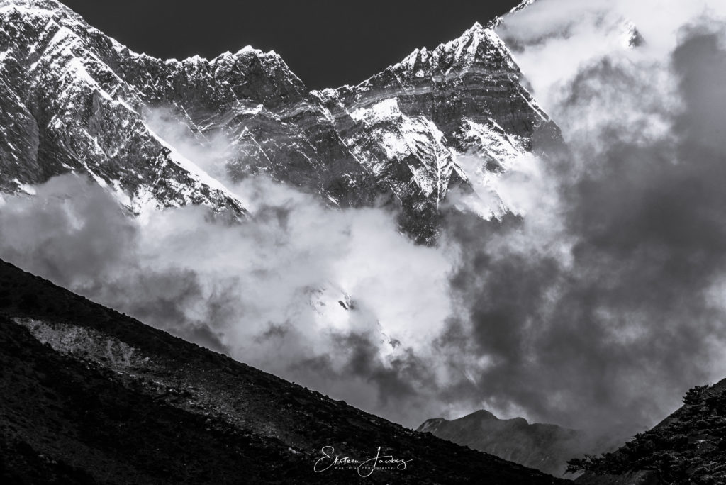 himalayas-mountains-clouds-contrast