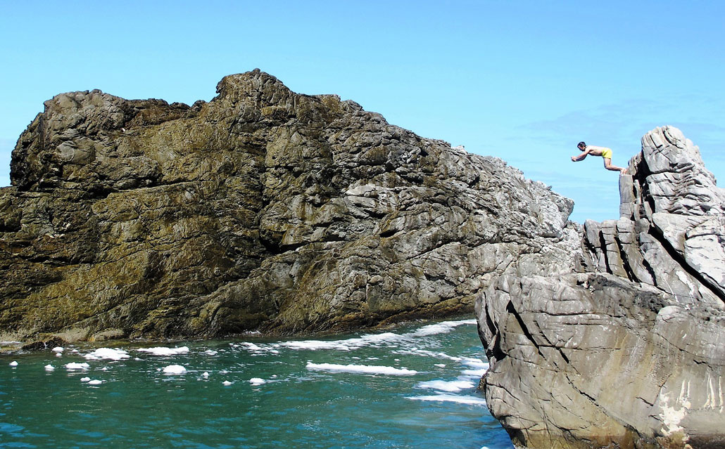 otter-trail-rock-pool-jump