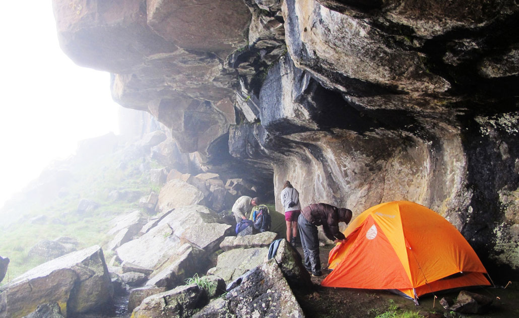 hiking-tents-cave