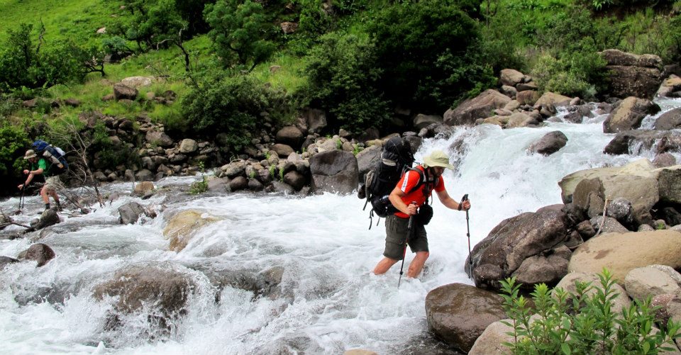 trekking-poles-and-difficult-terrain