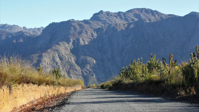 du-toits-peak-private-farm-road